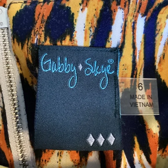 Gabby Skye Sleeveless Dress Size 6 - Picture 6 of 8